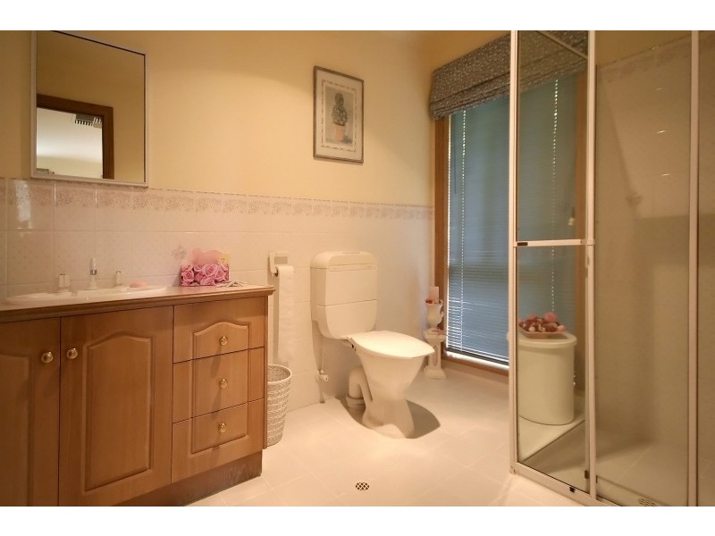 13 Woodland Grove, Aberfoyle Park SA 5159