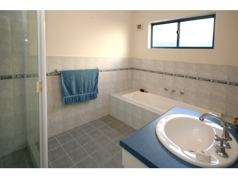 2B St Vincents Avenue, Hallett Cove SA 5158