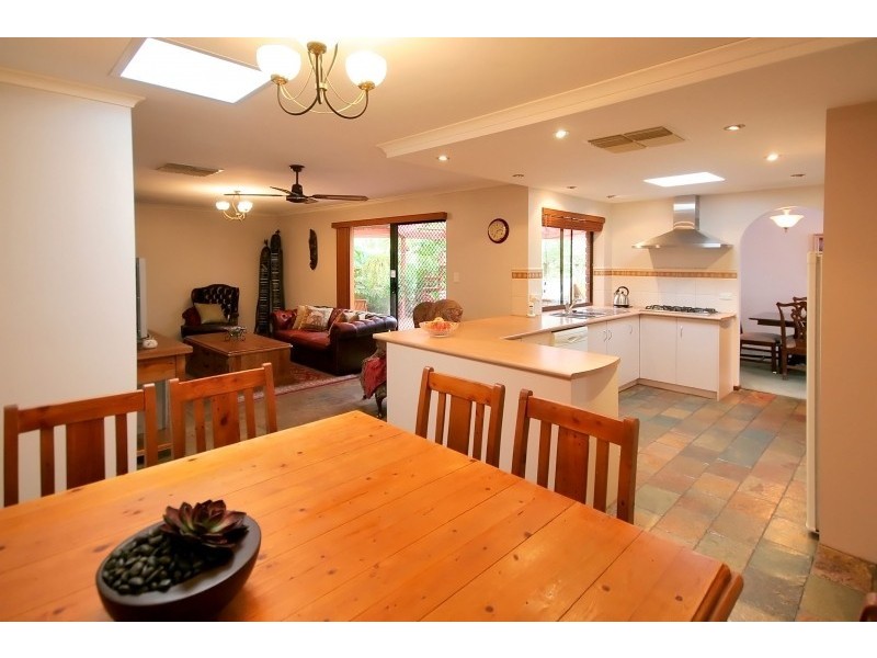 11 Potter Drive, Woodcroft SA 5162