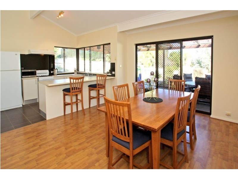 40 Oakridge Road, Aberfoyle Park SA 5159