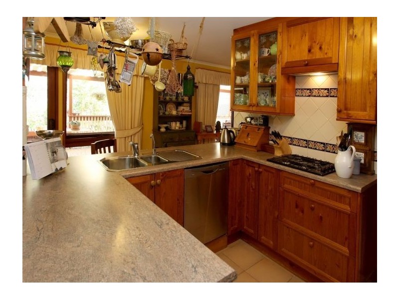6 Lexcen Grove, Happy Valley SA 5159
