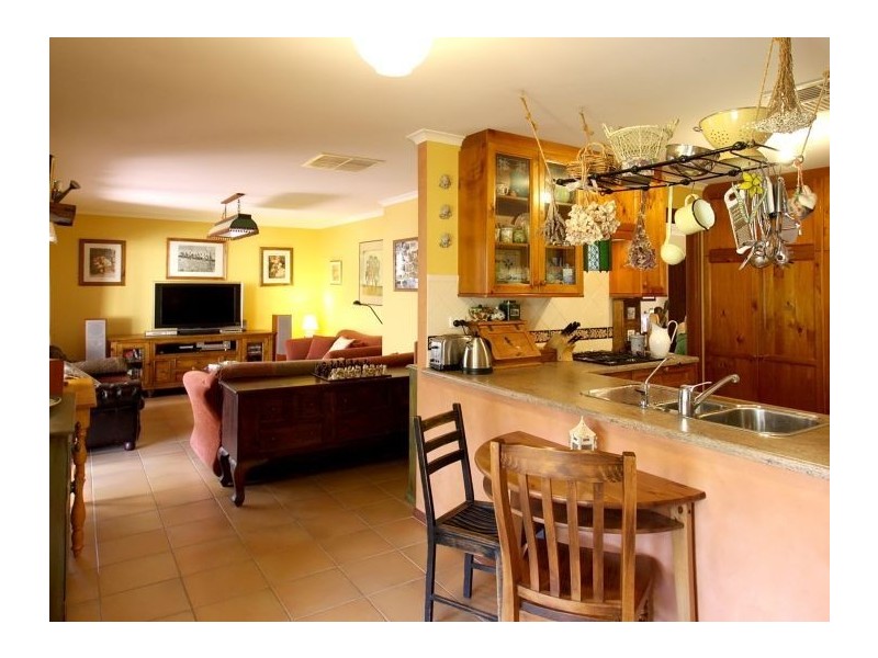 6 Lexcen Grove, Happy Valley SA 5159