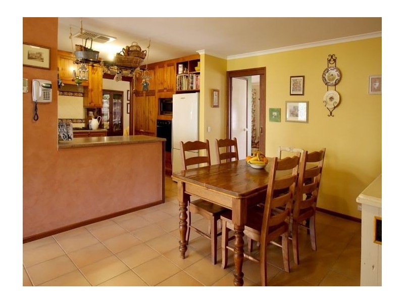 6 Lexcen Grove, Happy Valley SA 5159