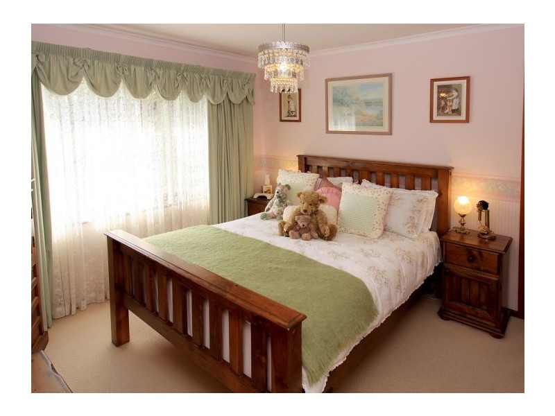 6 Lexcen Grove, Happy Valley SA 5159