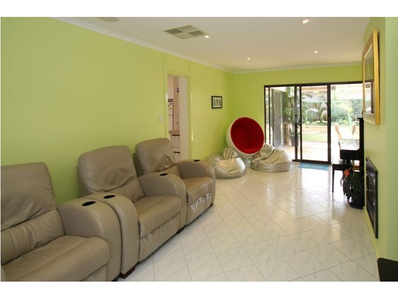 25 Jordan Ave, Happy Valley SA 5159