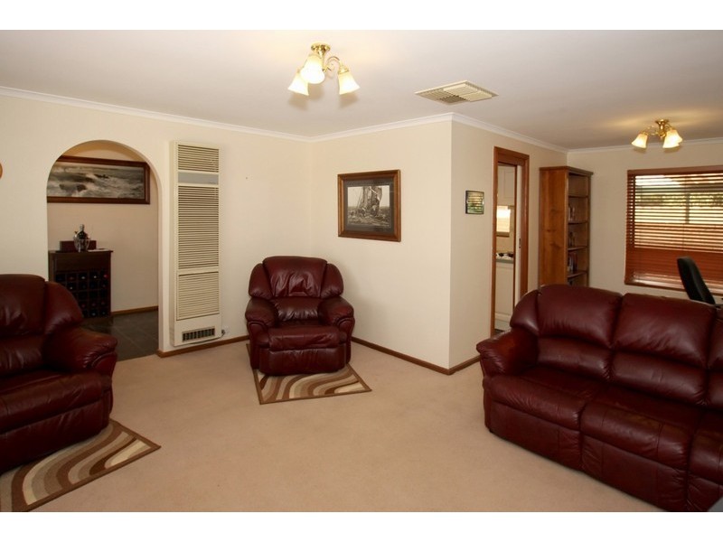 42 Tania Drive, Aberfoyle Park SA 5159