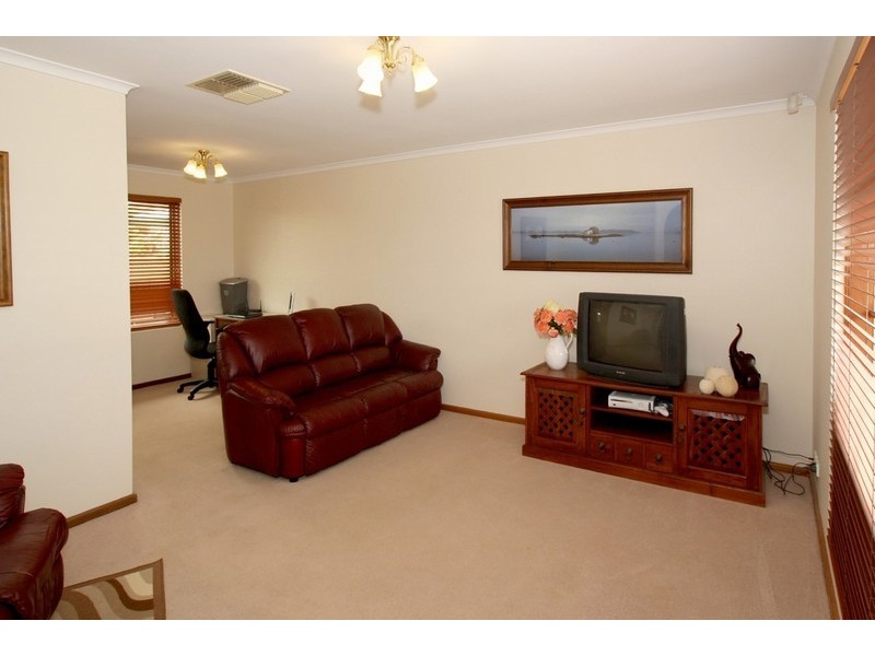 42 Tania Drive, Aberfoyle Park SA 5159
