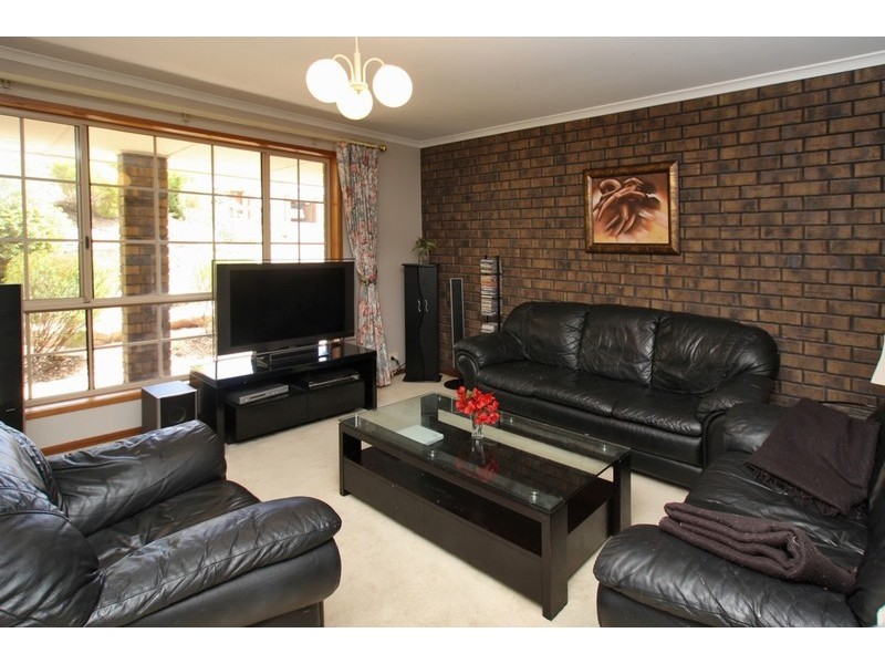 32 York Drive, Flagstaff Hill SA 5159