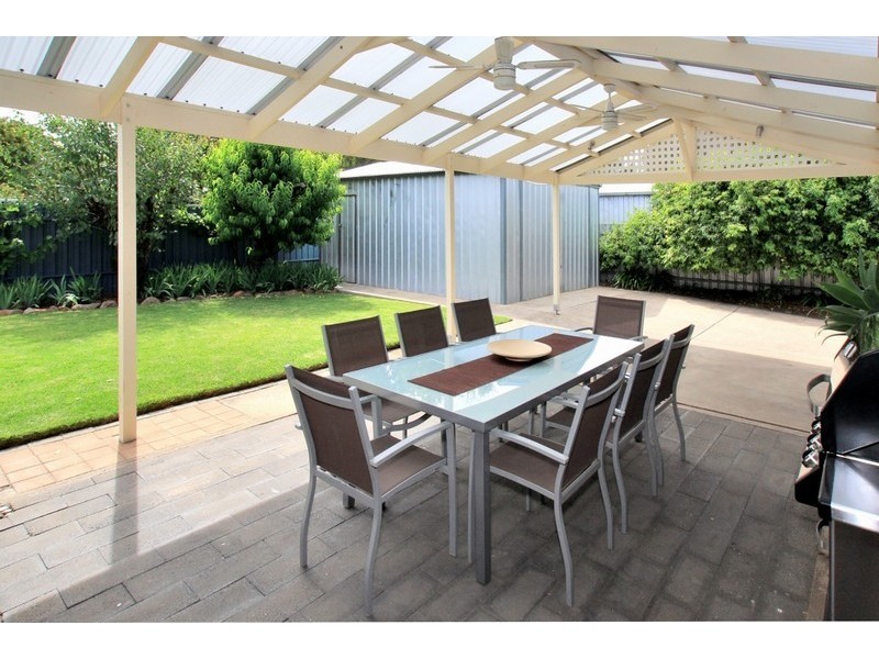 10 Julia Crescent, Woodcroft SA 5162