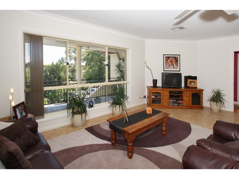 26 Sherwood Ave, Happy Valley SA 5159