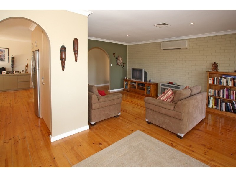40 Tania Drive, Aberfoyle Park SA 5159