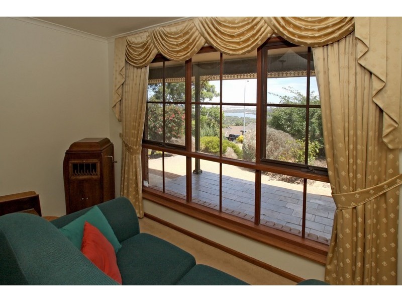 35 Seaview Drive, Happy Valley SA 5159