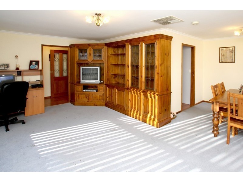 25 Warburton Drive, Woodcroft SA 5162