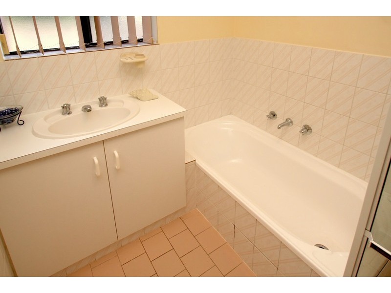 25 Warburton Drive, Woodcroft SA 5162