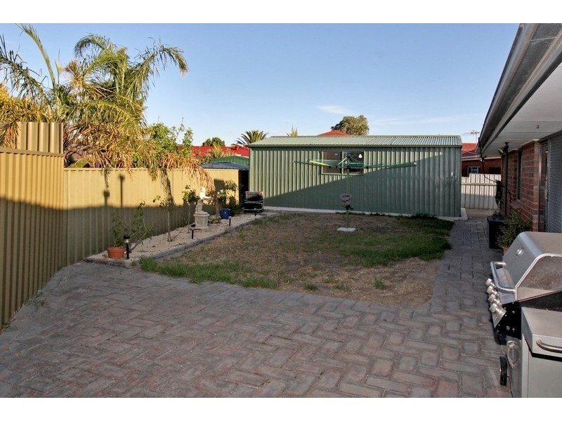 25 Warburton Drive, Woodcroft SA 5162