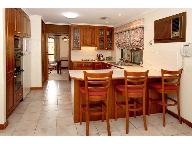 8 Holmes Court, Flagstaff Hill SA 5159