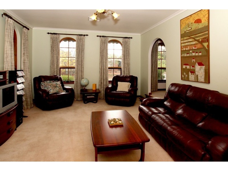 8 Holmes Court, Flagstaff Hill SA 5159