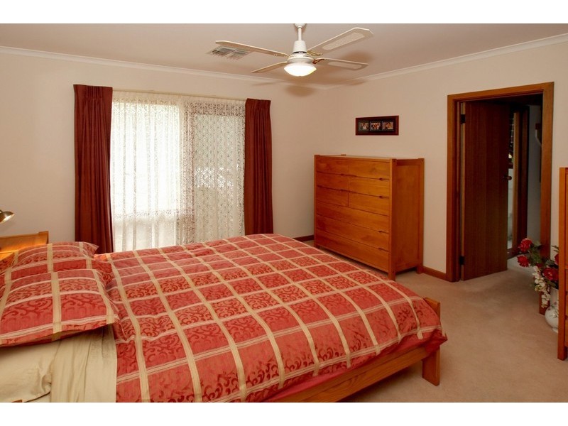 8 Holmes Court, Flagstaff Hill SA 5159