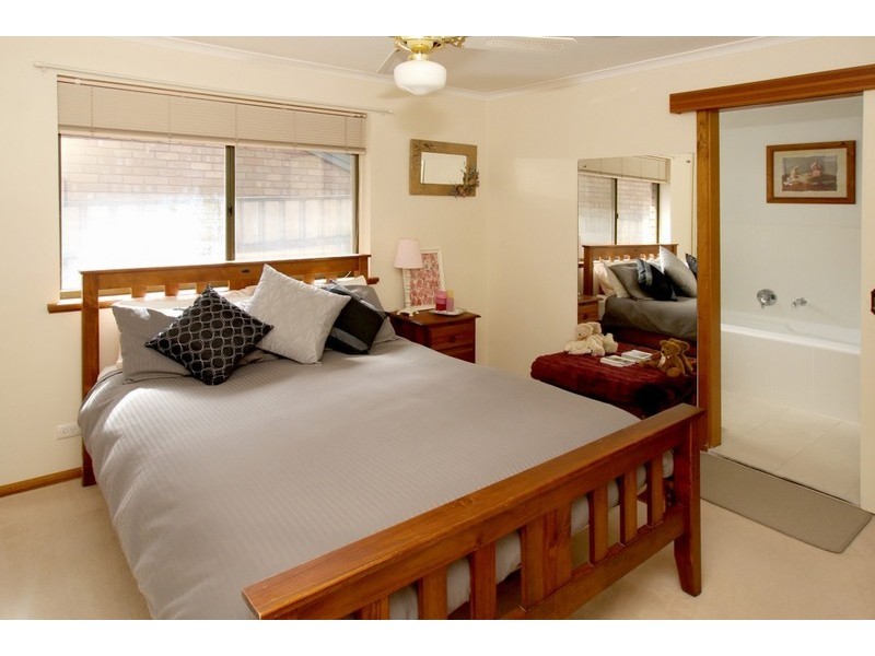 6 Hamilton Crescent, Aberfoyle Park SA 5159