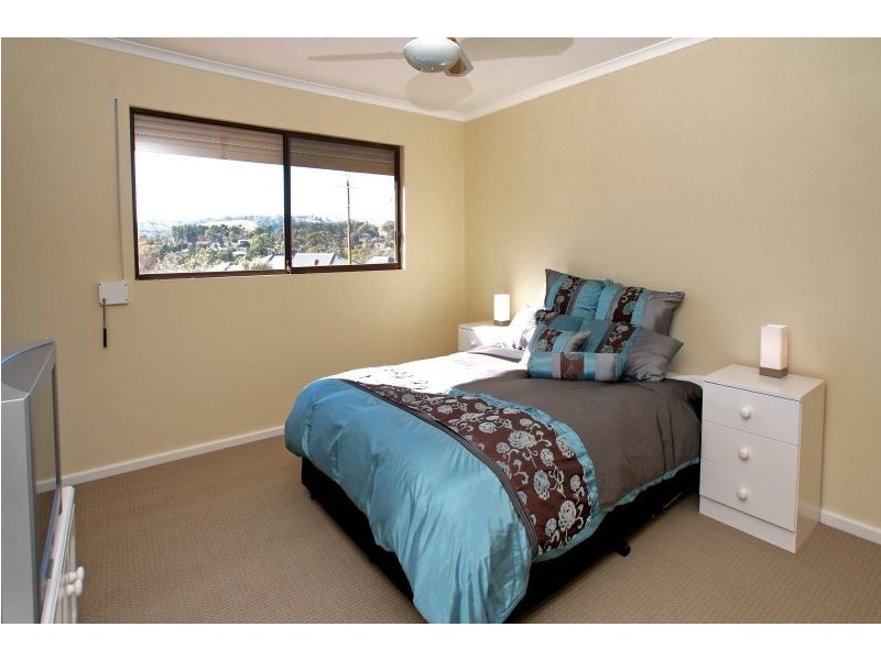 40 Oakridge Road, Aberfoyle Park SA 5159