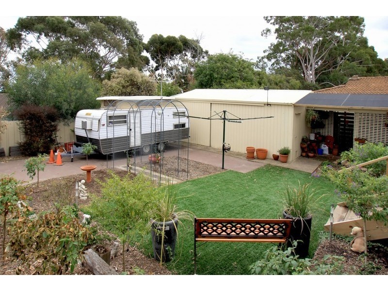 40 Oakridge Road, Aberfoyle Park SA 5159