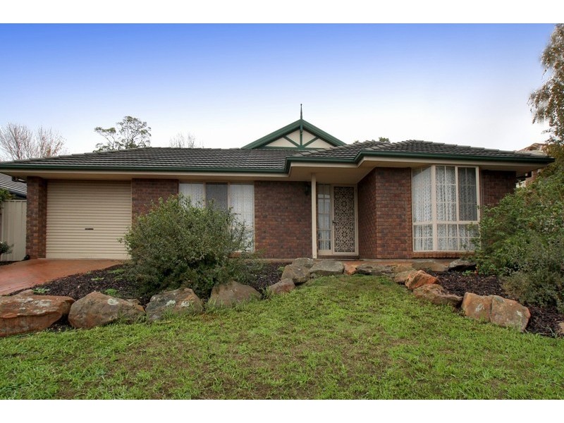18 Cranbourne Drvie, O’halloran Hill SA 5158
