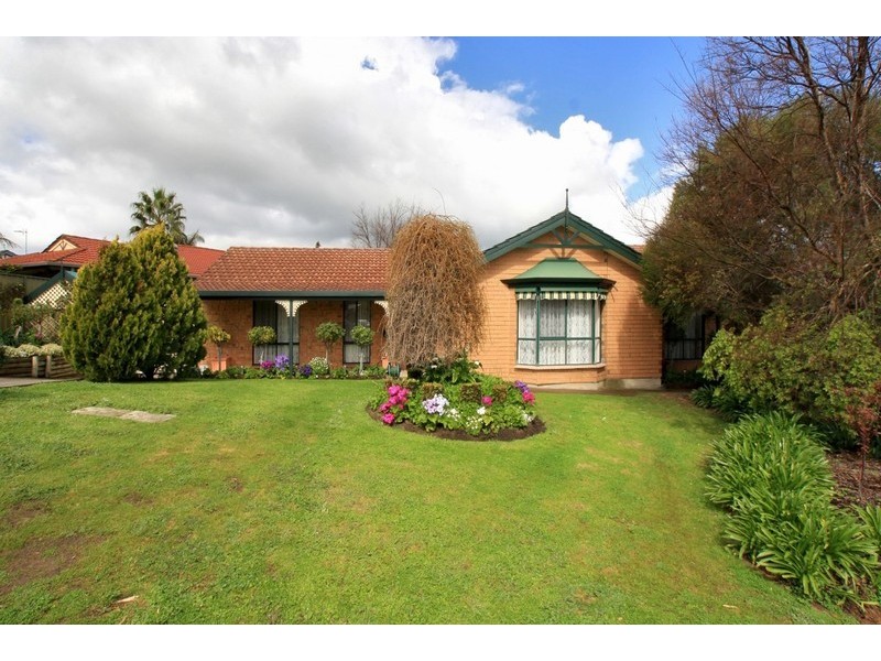 16 Jeanette Crescent, Aberfoyle Park SA 5159
