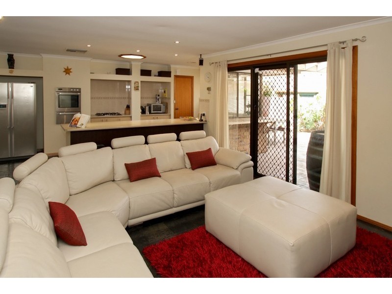 10 Swallow Drive, Flagstaff Hill SA 5159