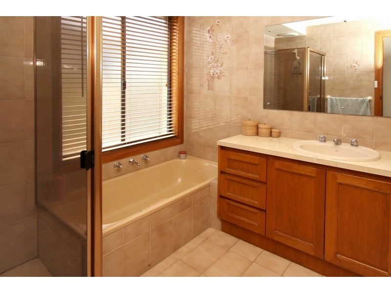 10 Swallow Drive, Flagstaff Hill SA 5159