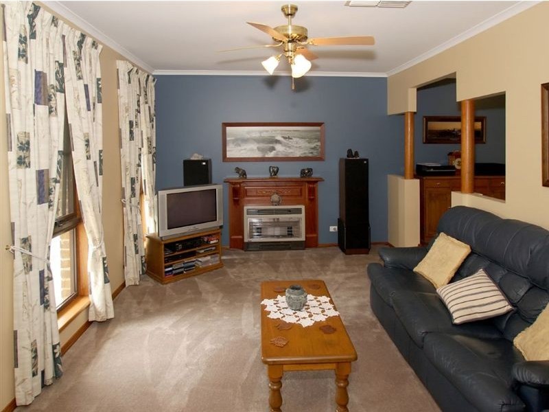 53 Tania Drive, Aberfoyle Park SA 5159