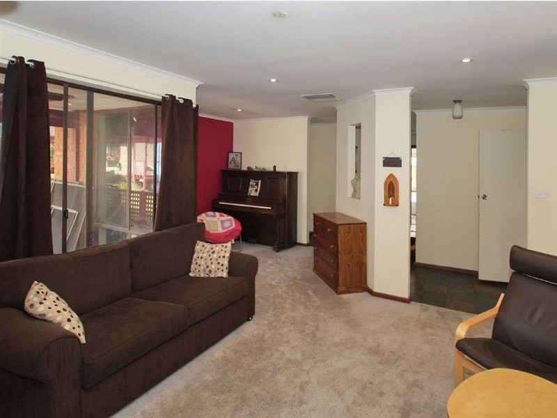 32 Sunnymeade Drive, Aberfoyle Park SA 5159