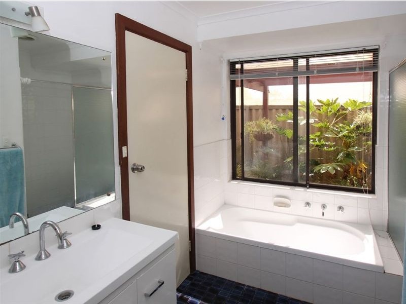 32 Sunnymeade Drive, Aberfoyle Park SA 5159