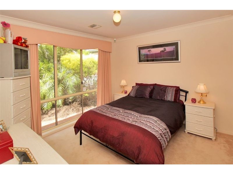 4 Hollyoaks Court, Happy Valley SA 5159