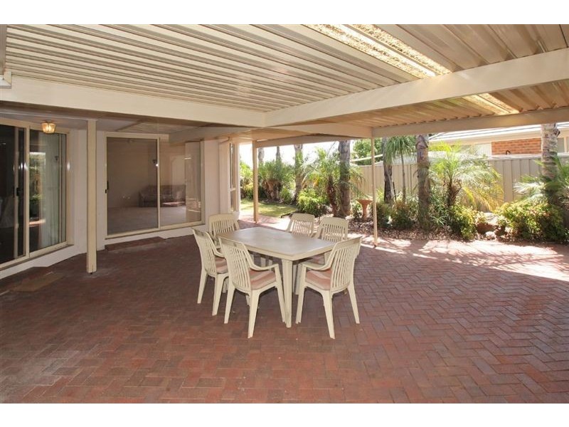 4 Hollyoaks Court, Happy Valley SA 5159