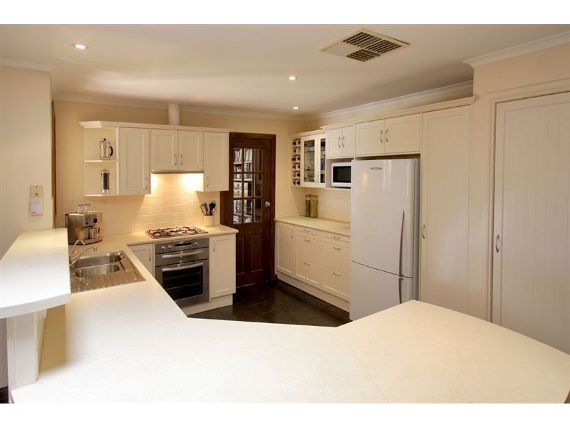 3 La Salle Court, Happy Valley SA 5159