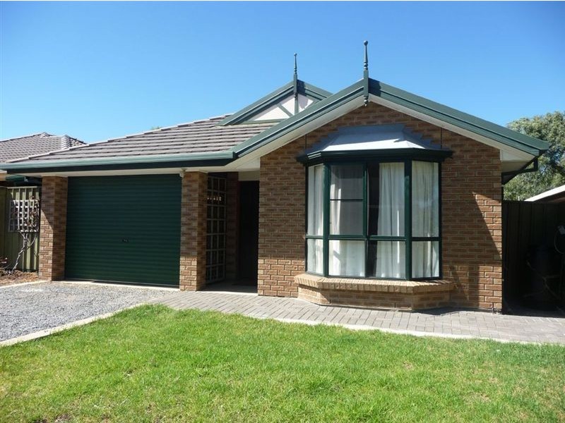 18 McCormack Crescent, Woodcroft SA 5162