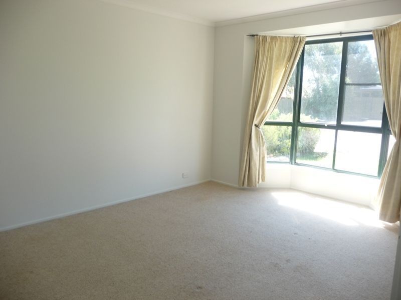 18 McCormack Crescent, Woodcroft SA 5162