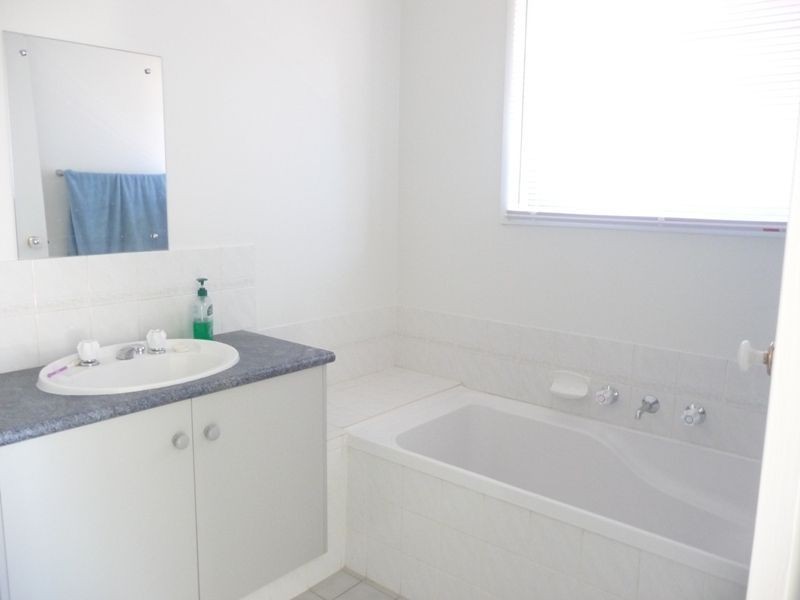 18 McCormack Crescent, Woodcroft SA 5162