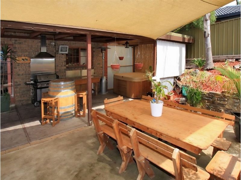 15 Sheoak Crescent, Aberfoyle Park SA 5159