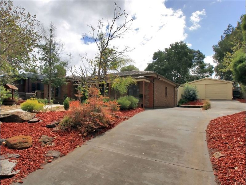 15 Sheoak Crescent, Aberfoyle Park SA 5159