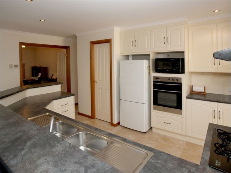38 Coachwood Drive, Aberfoyle Park SA 5159