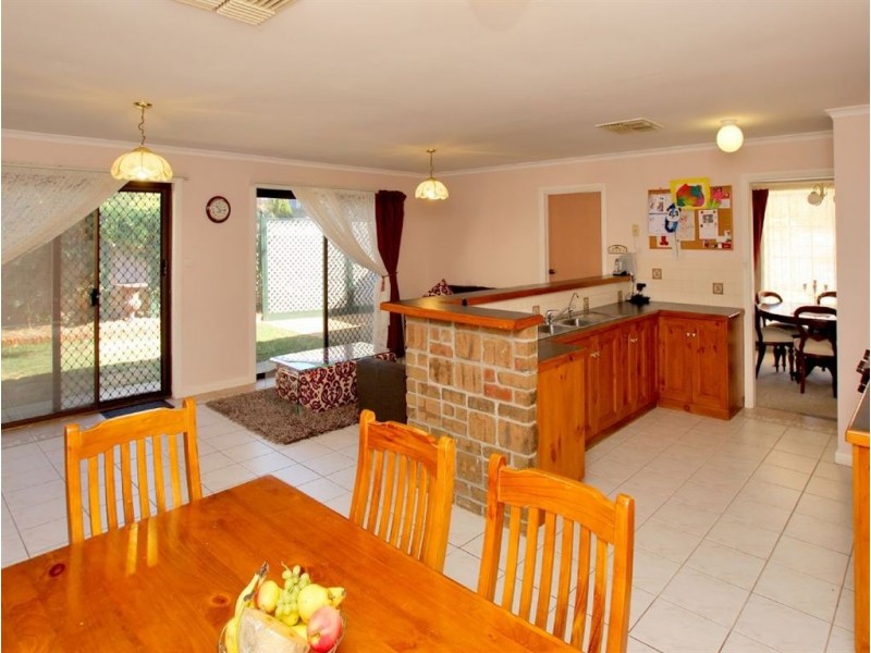 1 Lowry Court, Flagstaff Hill SA 5159