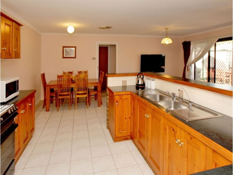 1 Lowry Court, Flagstaff Hill SA 5159