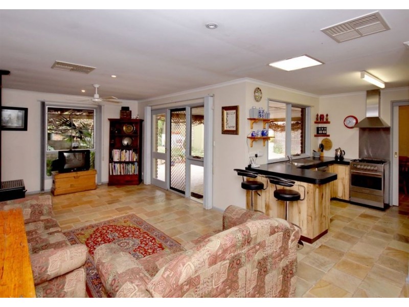 16 Jerilderie Drive, Happy Valley SA 5159