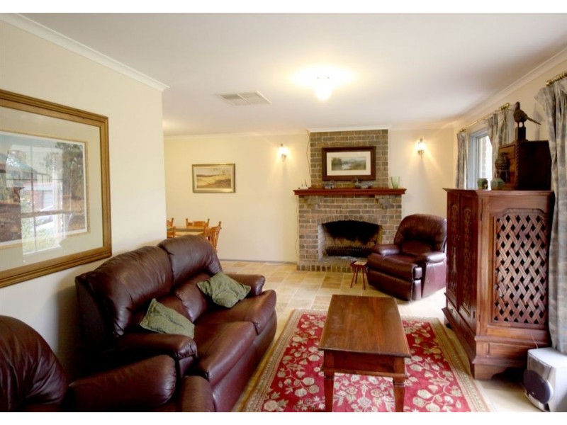 16 Jerilderie Drive, Happy Valley SA 5159