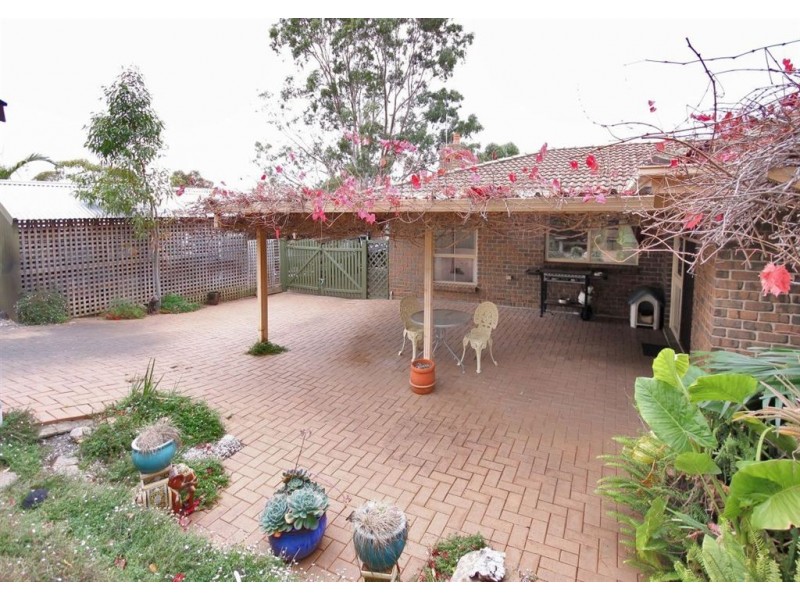 16 Jerilderie Drive, Happy Valley SA 5159