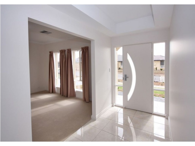 1 Burton Bank, Aldinga Beach SA 5173