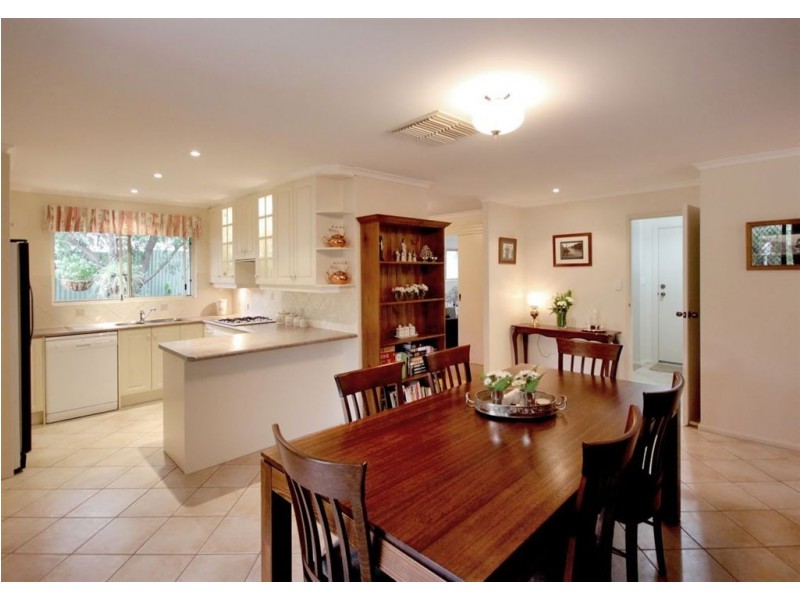 10 Maple Avenue, Aberfoyle Park SA 5159