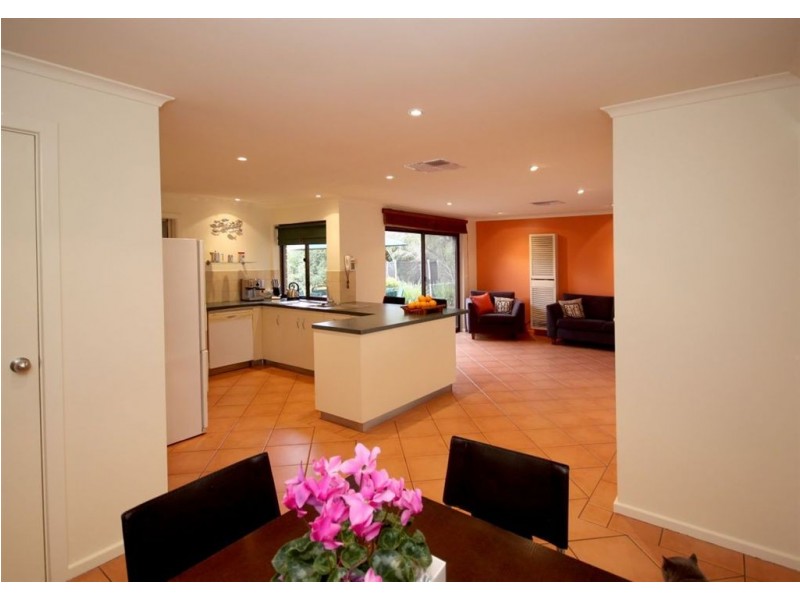 10 Crossing Road, Aberfoyle Park SA 5159