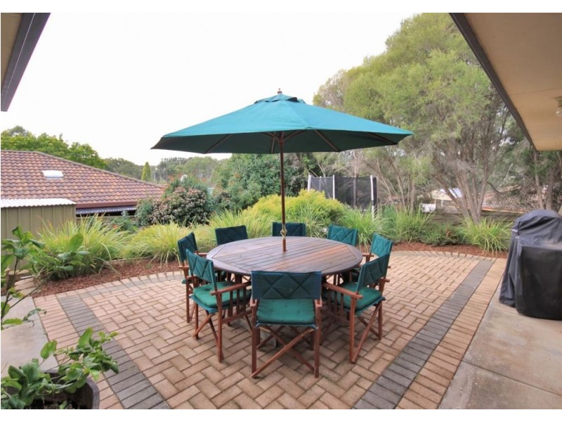10 Crossing Road, Aberfoyle Park SA 5159